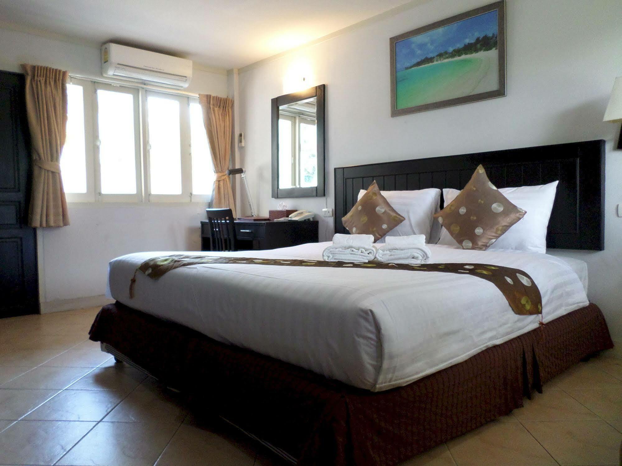 Nautical Inn Паттая Екстер'єр фото